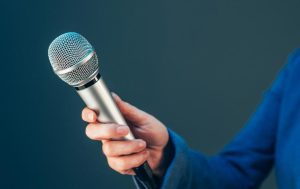 ویژگی های گوینده موفق در گویندگی برای برند شخصی و اهمیت آن