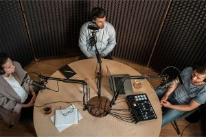 تفاوت کلاس دوبله حرفه‌ای آنلاین و حضوری