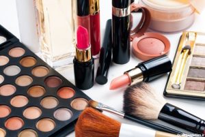 ایده عکاسی از محصولات آرایشی در خانه