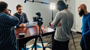 مفهوم استانداردهای تولید محتوای صوتی گویندگی