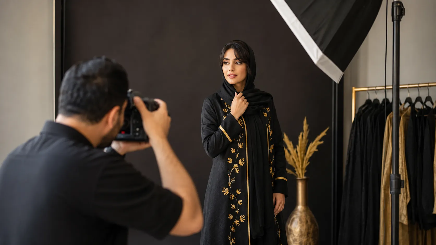 عکاسی مدل پوشاک زنانه در استودیوی تبلیغاتی