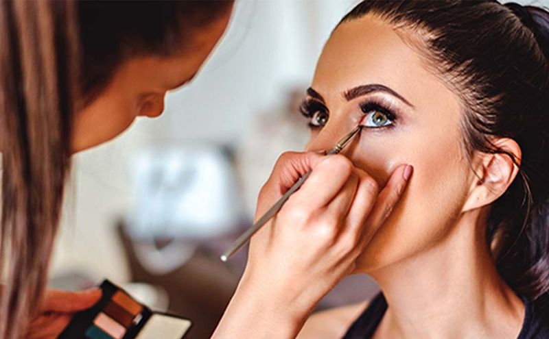 عوامل موثر بر درآمد مدلینگ میکاپ