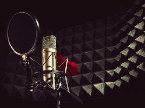 تفاوت گویندگی مستند با سایر گویندگیها