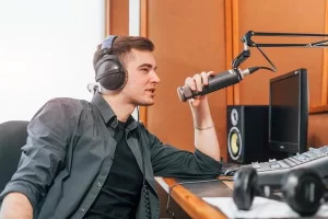 درآمد گویندگی در ایران