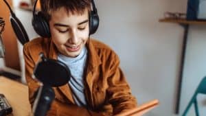 گویندگی برنامه کودک چیست؟