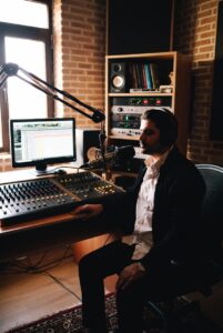 استخدام در آژانس گویندگی پرتو