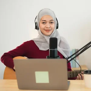 استخدام گوینده با لحن درست در آژانس پرتو